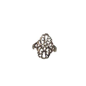 Vintage Sterling Silver Floral Filigree Ring Size 9 Total Weight 2.81 grams